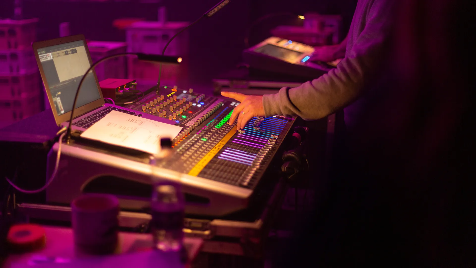 Close up on a sound equipment from the Sound Check course